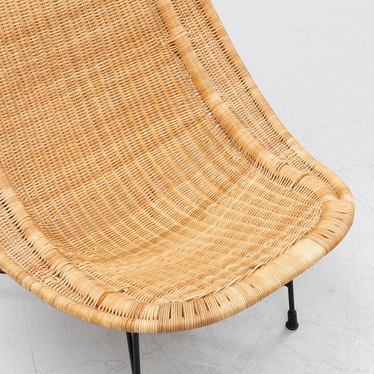Kerstin Hörlin-Holmquist, A 'Stora Kraal' easychair for Nordiska Kompaniets' Triva series 1952.