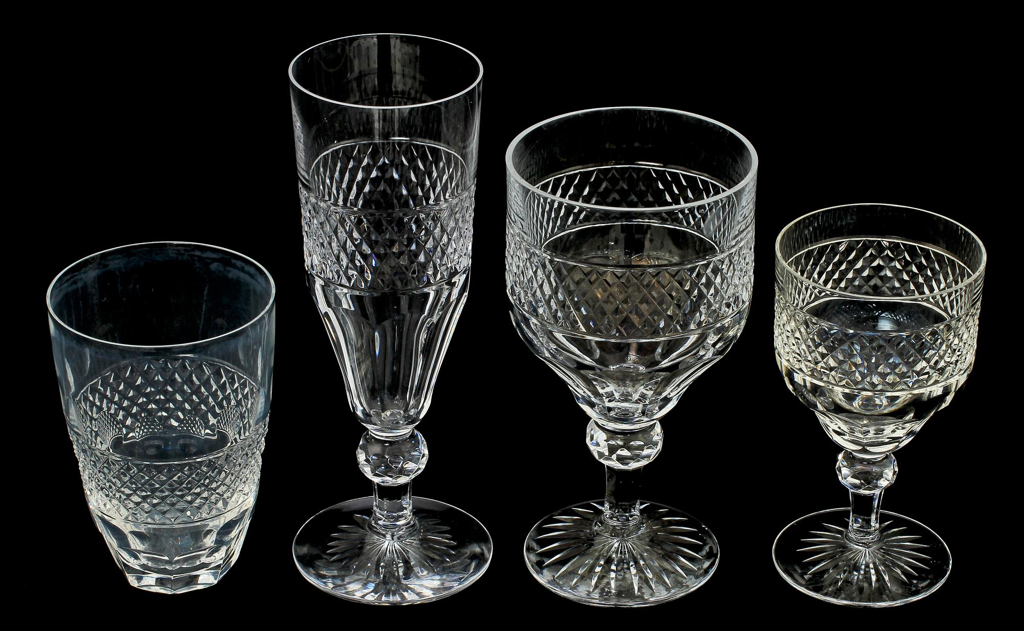 GLASSERVISDELAR, 44 st, glas, 1900-tal.