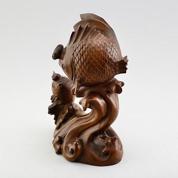 SKULPTUR, skuret ädelträ, Kina, 1900-/1800-tal.