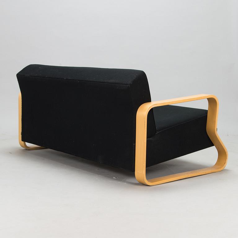 Alvar Aalto, a '544' sofa for Artek.