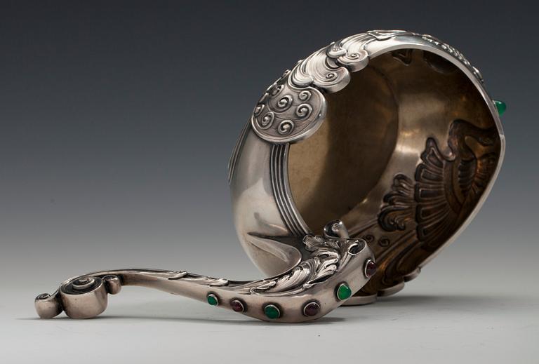 KÅSA, 84 silver, granat, krysopras. Stämplad и.в. щеклъева och ЧМ.А. Moskva 1908-17.  Vikt 577 g.