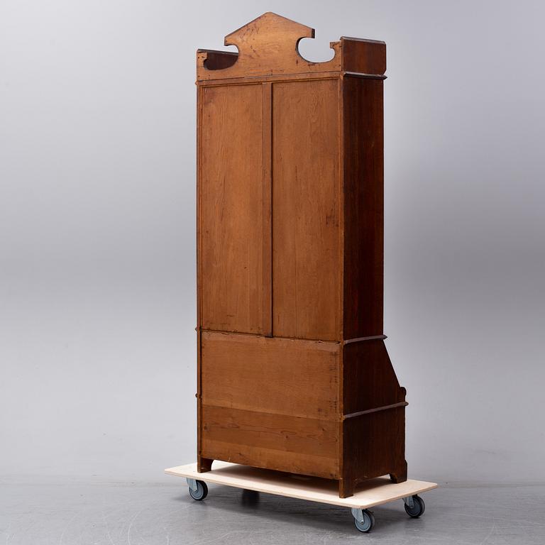 A oak cabinet from the early 20th century.