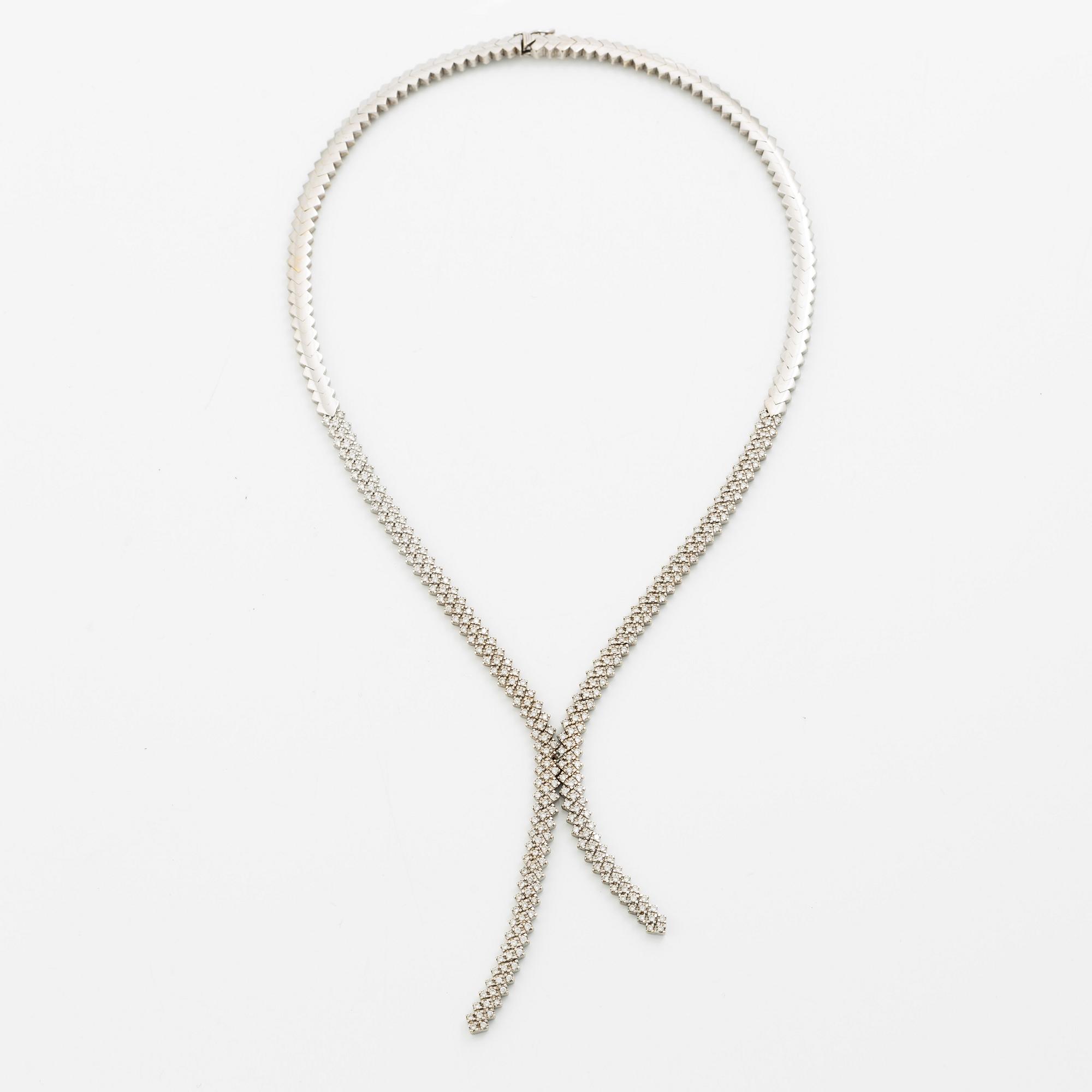 Collier 18K vitguld med briljantslipade  diamanter.