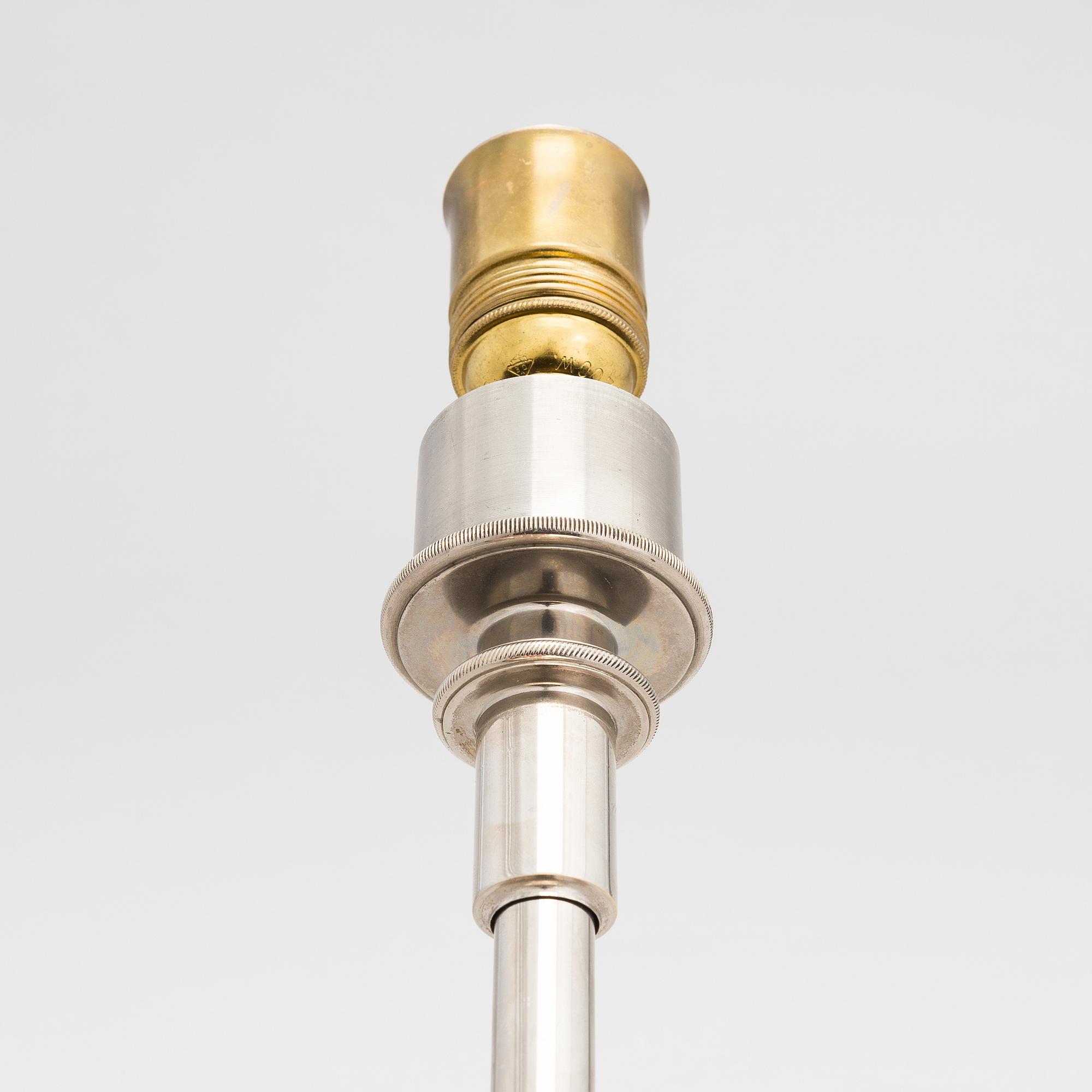 Poul Henningsen, bordslampa, "PH-4/3", för Louis Poulsen, Danmark.