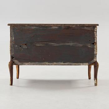 A Gustavian late 18th century commode attributed to Nils Petter Stenström, master 1781.
