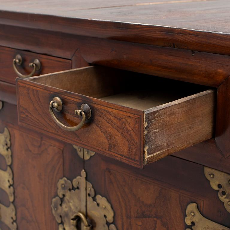 A lacquered wooden 'Mouri jang' headside chest, Korea, Joseon (Yi) dynasty (1392–1910).