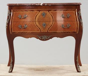 BYRÅ, rokokostil, 1900-tal.