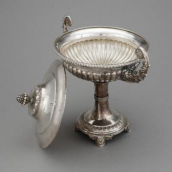 SKÅL PÅ FOT, silver, Gustav Folker, Stockholm, 1832. Vikt ca 690 g.