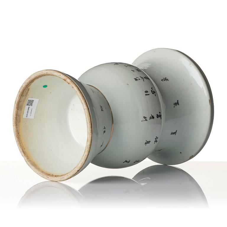 A famille rose vase, early 20th century.