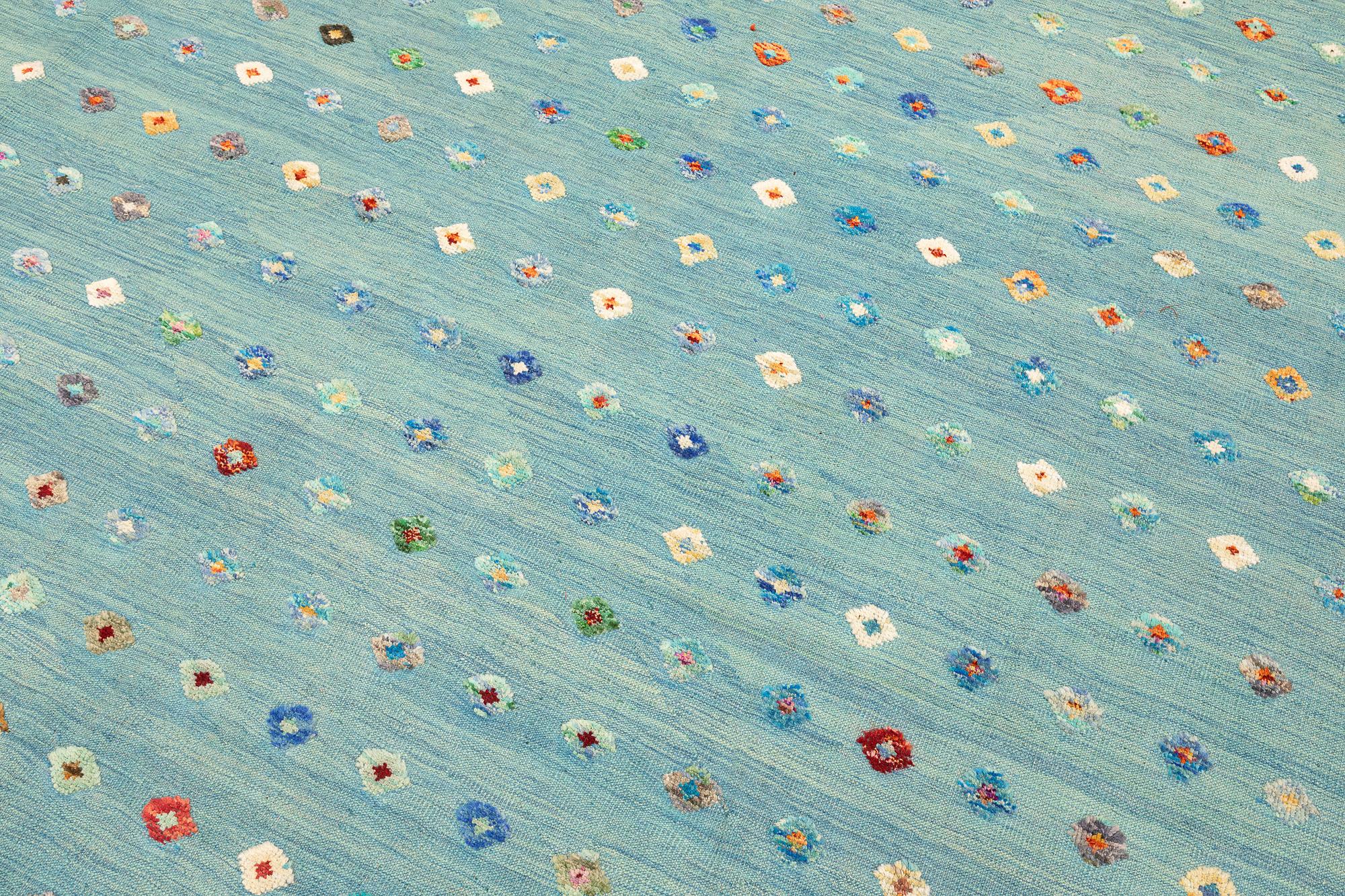 A Kilim carpet, approx. 347 x 269 cm.