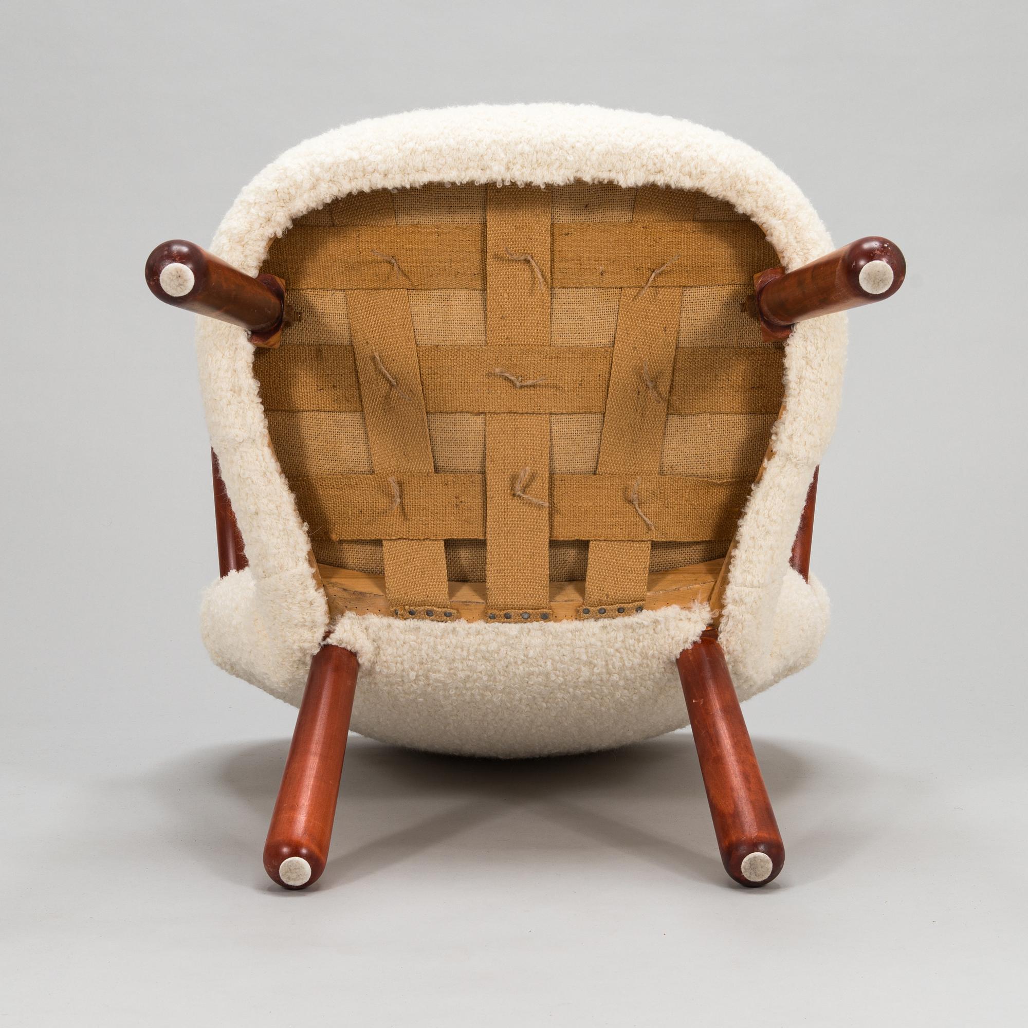 Philip Arctander, todennäköisesti, nojatuoli, Clam chair". Suunniteltu noin 1944.