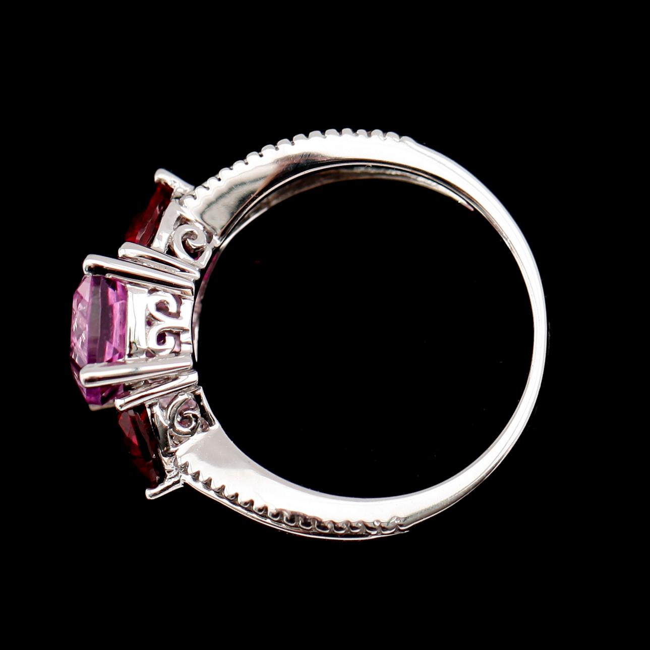 RING, 10 k vitguld, rosa turmaliner.
