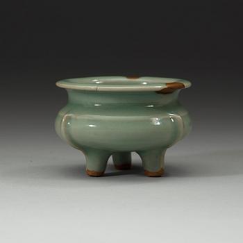RÖKELSEKAR, celadon, Longquan. Södra Songdynastin (1127-1279).