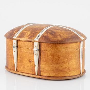 Esse Poggats, a birch and reindeer horn box, signed.