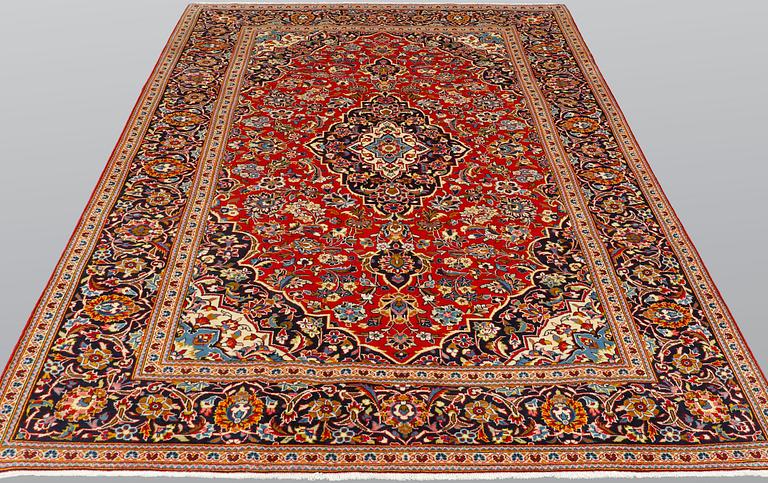 A Keshan carpet, c. 314 x 197 cm.