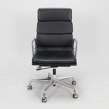 Charles & Ray Eames, kontorsstol, "Soft Pad Chair EA 219, high backrest", Vitra. 2000-tal.