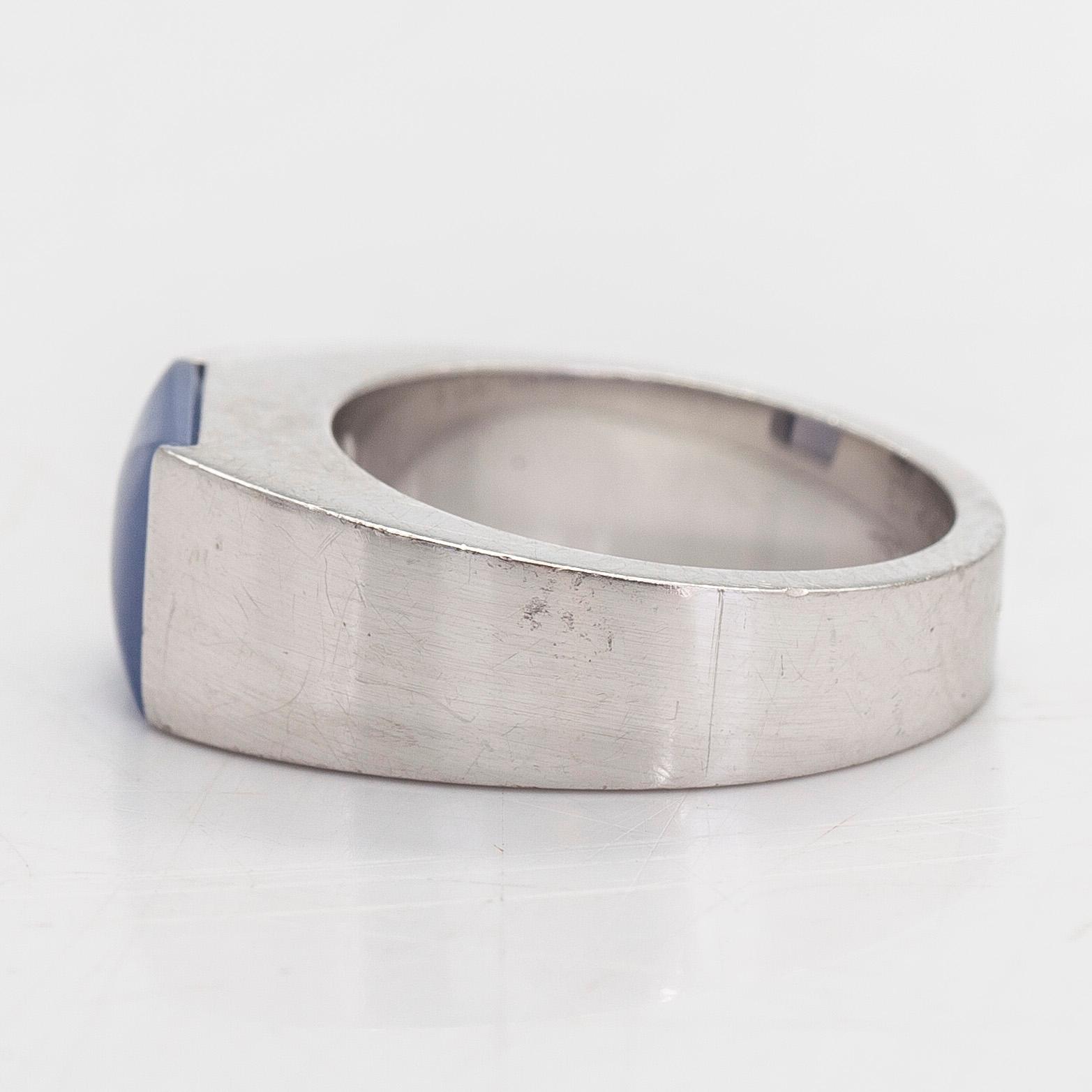 Cartier, "Tank" ring in 18K white gold and moonstone.