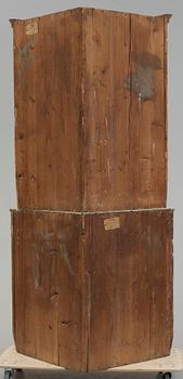 HÖRNSKÅP, allmoge, 1800-tal.