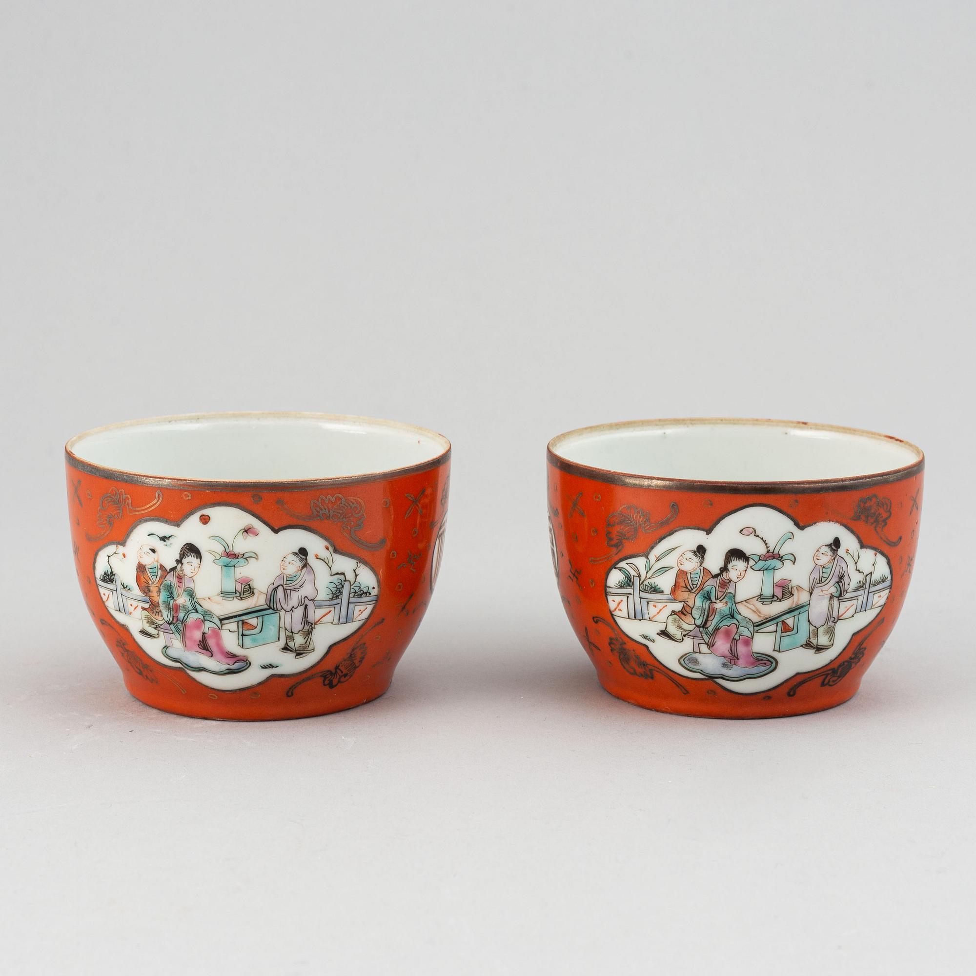 A group of 19 chinese porcelain objects, Qing dynasty and 20th century.