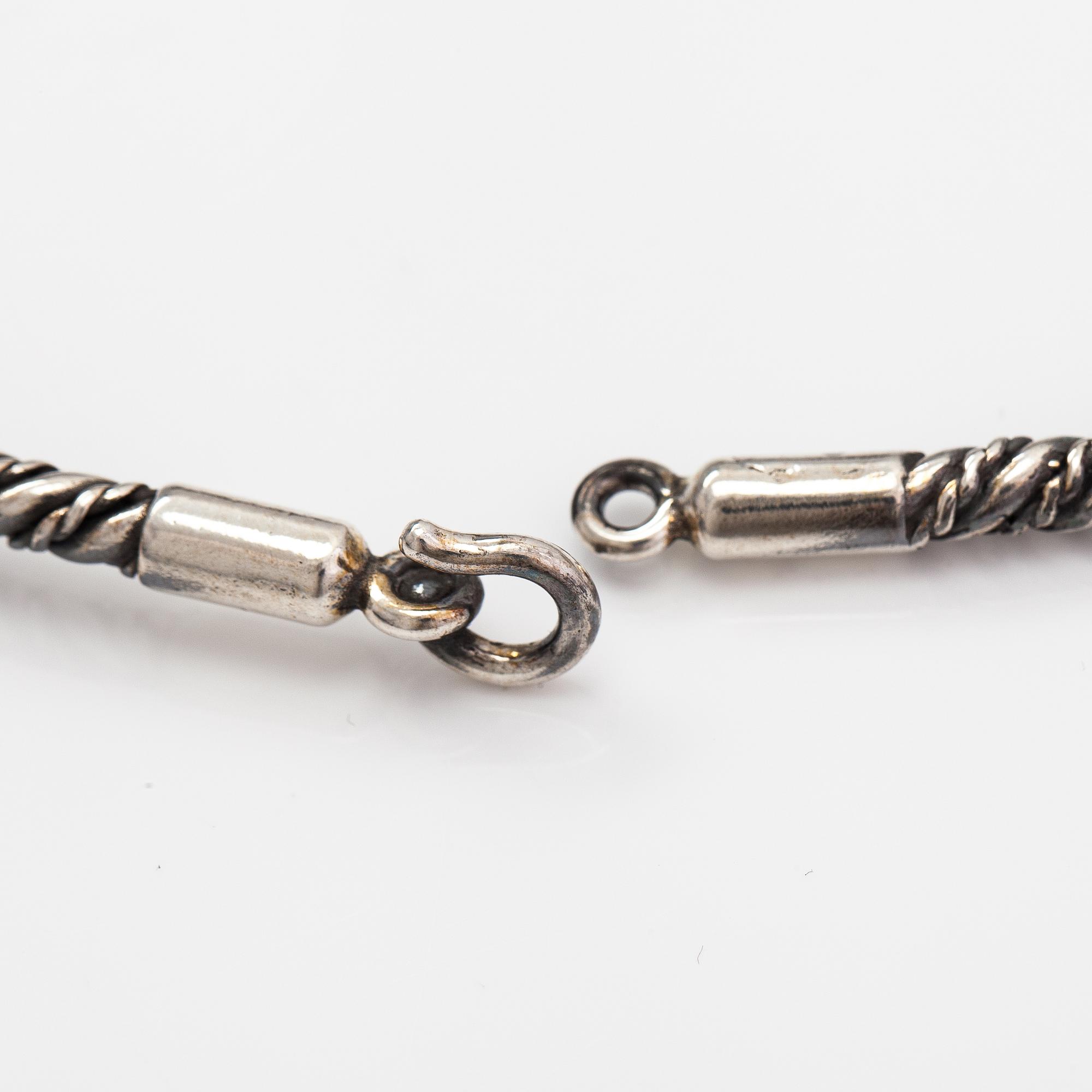 Halsband, ring och armband, silver. Helsingfors 1980-90-tal.