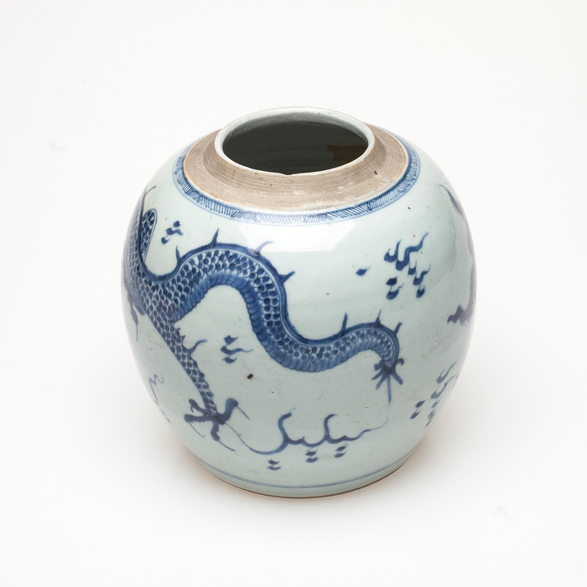 BOJAN, porslin, Kina 1800-talets första hälft.