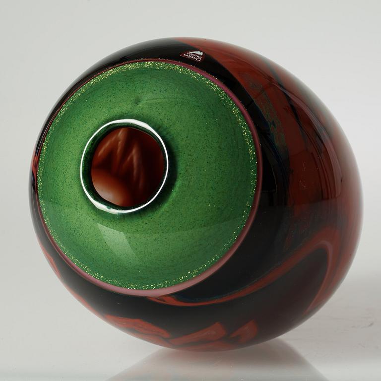 An Eva Englund 'graa'l glass vase, Orrefors 1988.