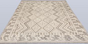 A Kilim rug, approx. 290 x 203 cm.