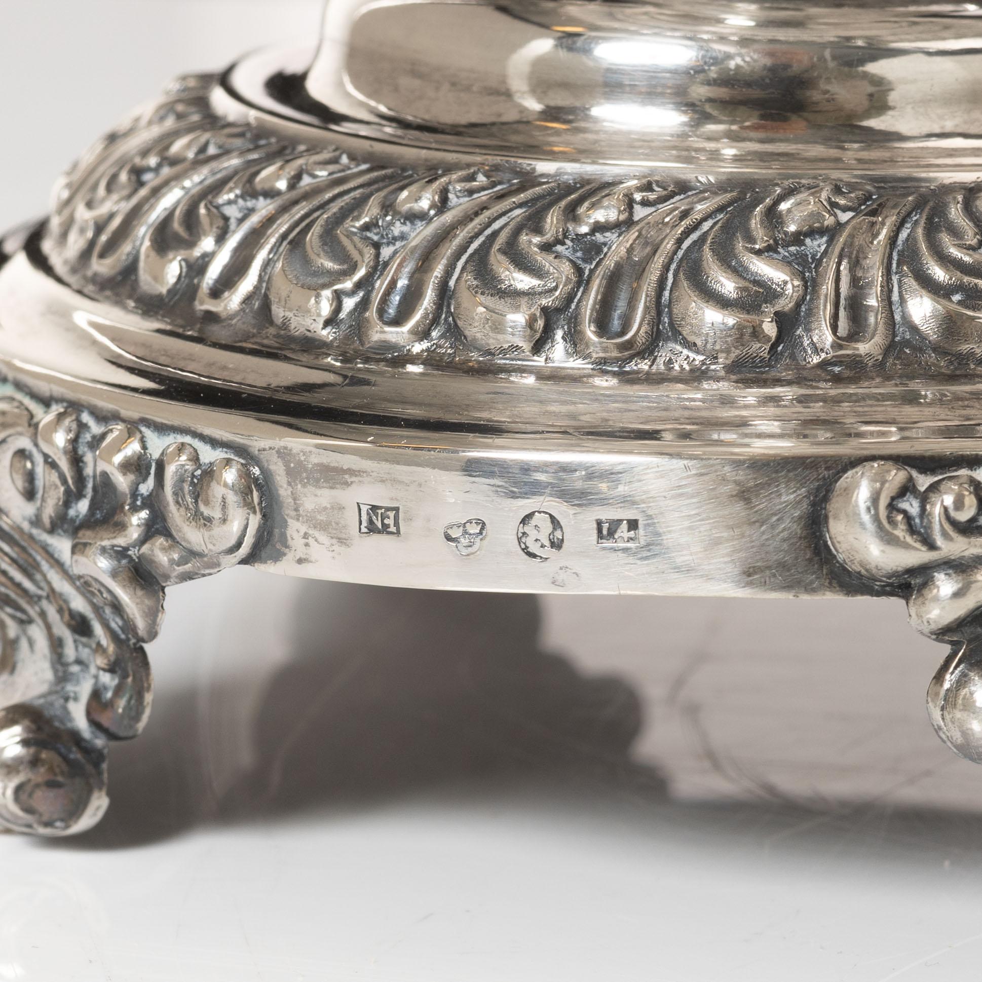 Sockerskål på fot, silver, Fredrik Nymansson, Kristinehamn 1839. Senempire.