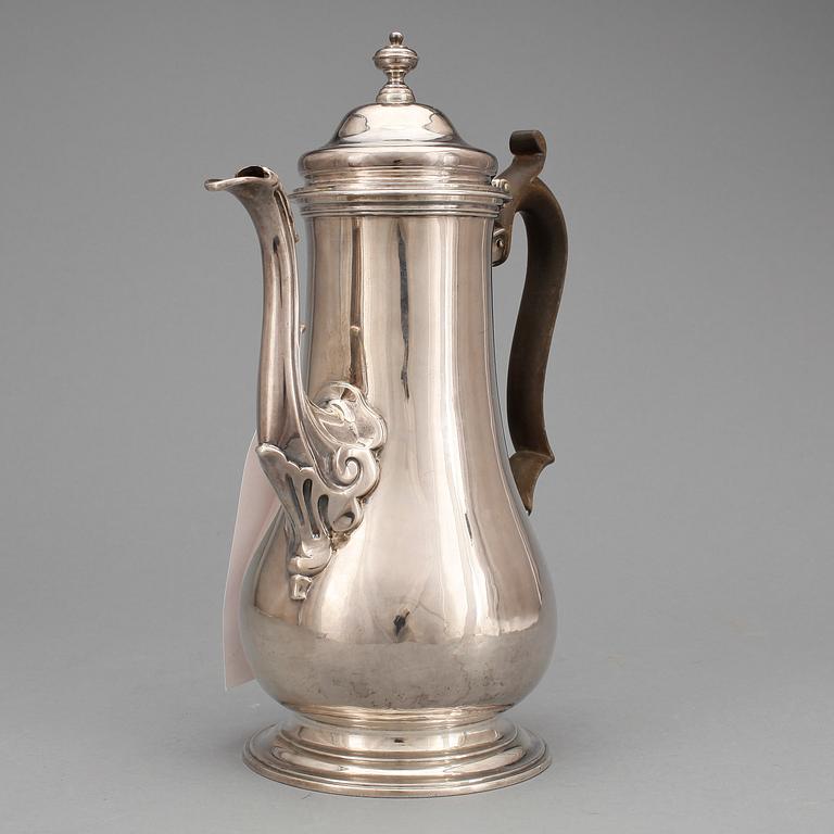 KAFFEKANNA, silver London Thomas Cooke II and Richard Gurney, London 1759. Total vikt ca 650 gr.