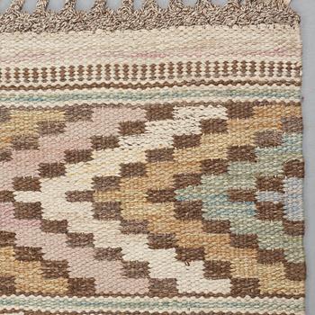 Märta Måås-Fjetterström, A carpet, "Vit botten", flat weave, ca 293-301,5 x 201,5-205 cm, signed MMF.