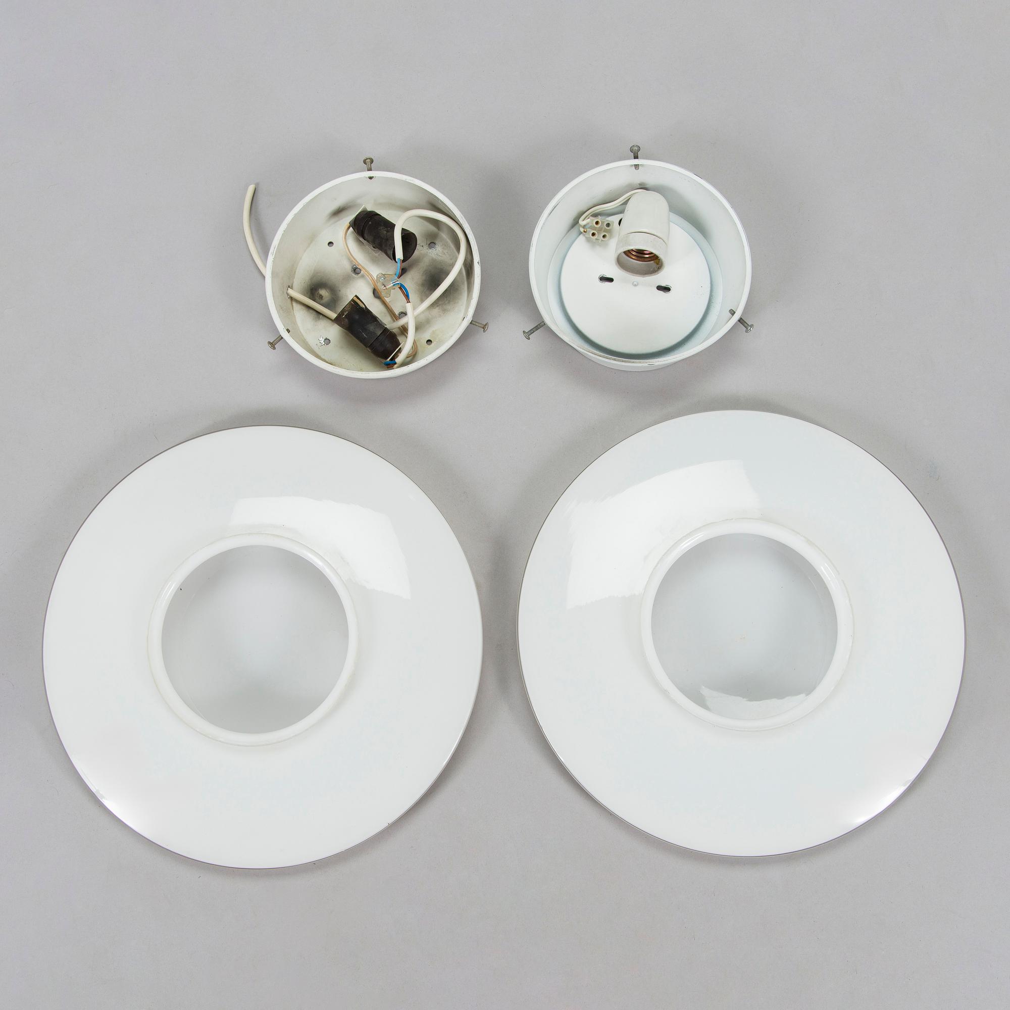 Arne Jacobsen, taklampor/ vägglampor, ett par, "AJ-Eklipta", Louis Poulsen, Danmark.