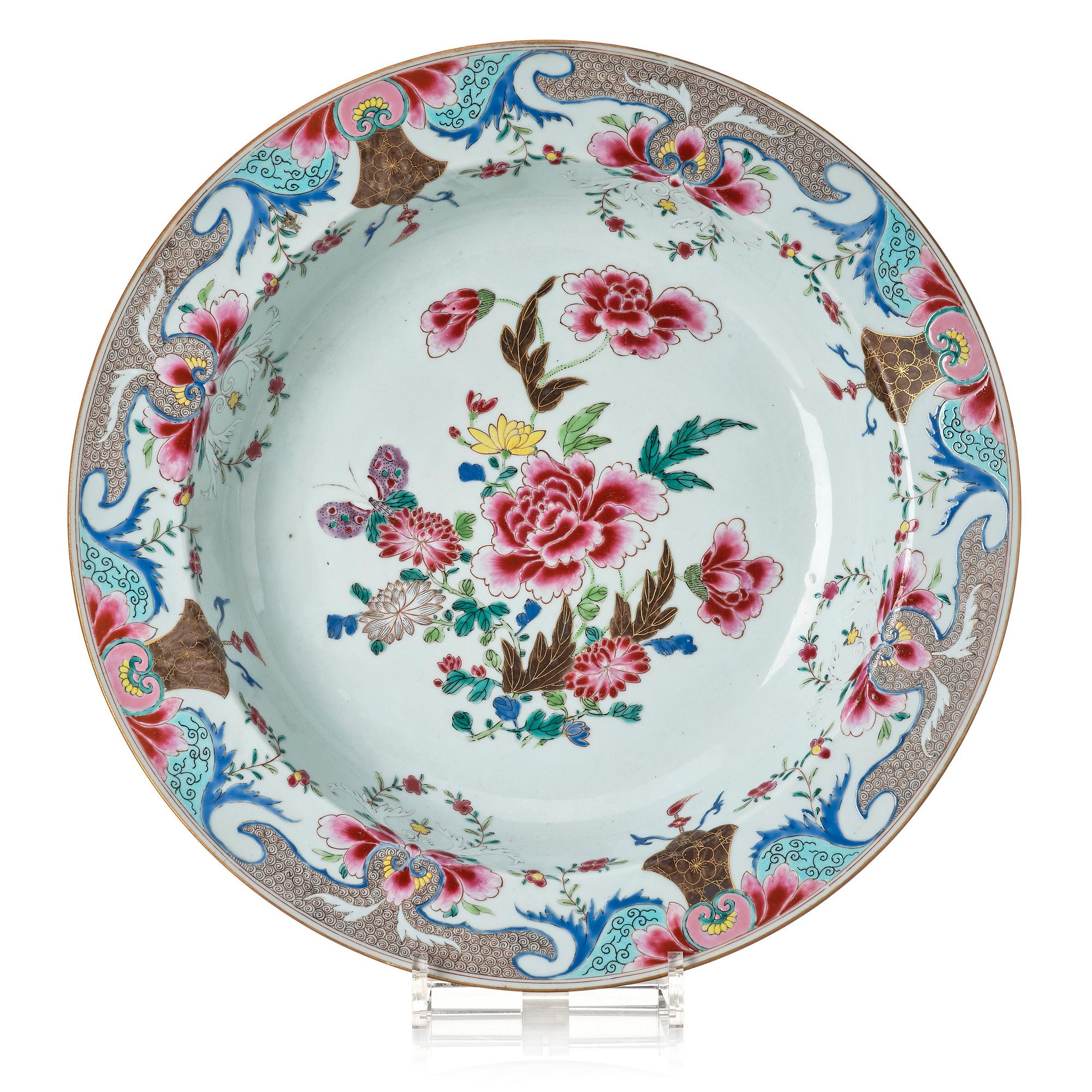 A famille rose basin, Qing dynasty, Qianlong (1736-95).