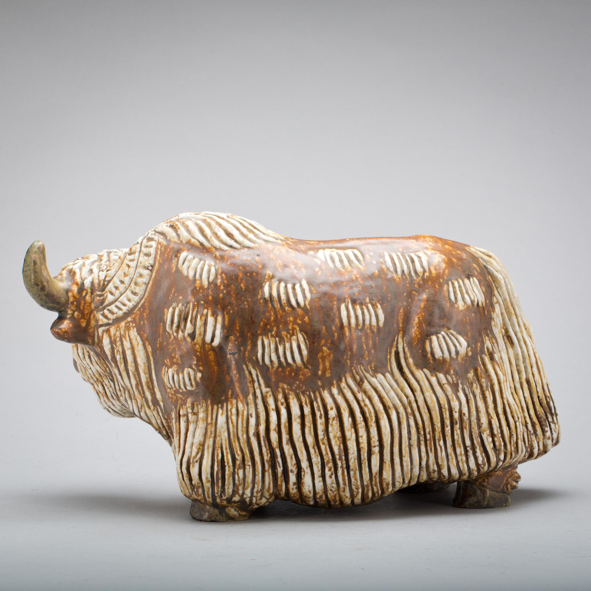 FIGURIN, stengods. Gunnar Nylund. Rörstrand numrerad 33/300.