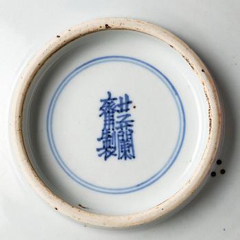 A blue and white dish, Tianqi/Chongzhen, 17th century.