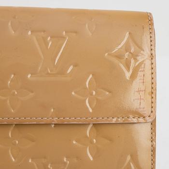 Louis Vuitton, a 'Sarah' vernis wallet.