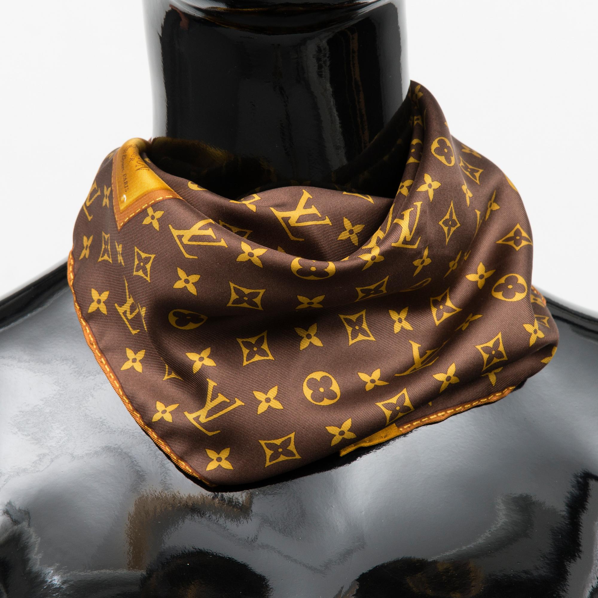 LOUIS VUITTON, "Carre Monogram Classique", HUIVI.