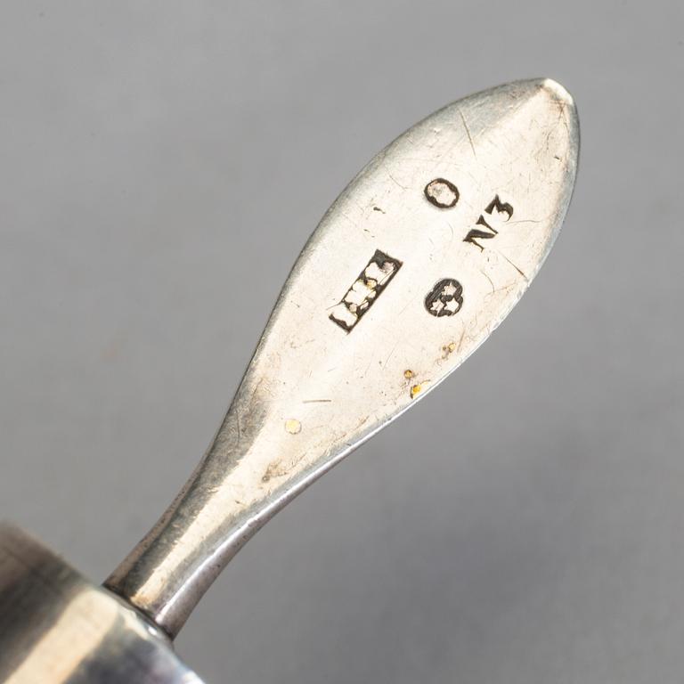 A silver shaving brush by Johan Henrik Lampa in Stockholm 1819. Total weight c. 40 gram.