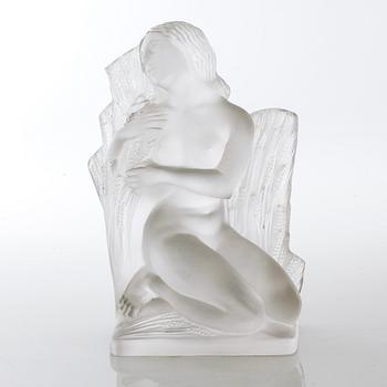 A glass sculpture from Lalique in France from the second half of the 20th century.