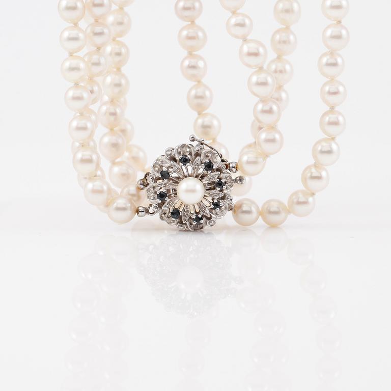 COLLIER, odlade pärlor, lås 18K vitguld med safirer.