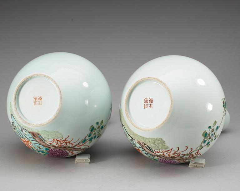 A pair of famille rose vases, first half of 20th Century, with Hongxian four character mark in red.