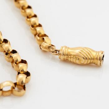 An 18K gold necklace.