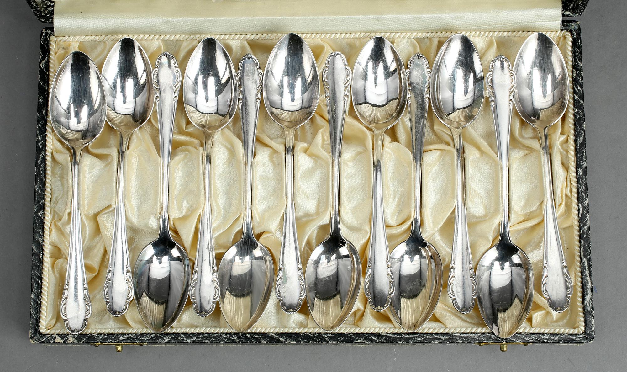 PARTI SILVER, 60 delar, inklusive 5 uppsättningar kaffeskedar, majoriteten Lidköping, mitten 1900-talets. Vikt ca 821 g.