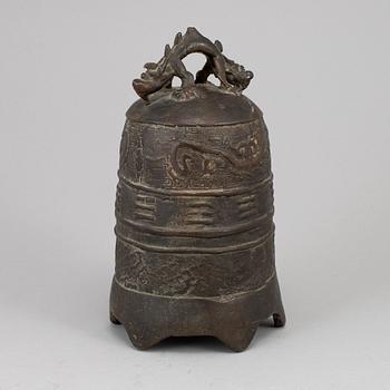 A Japanese bronze bell, 20th century.