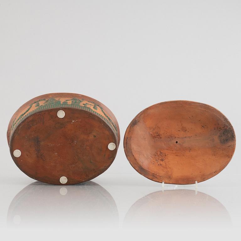 A late Gustavian earthenware tureen, circa 1800.