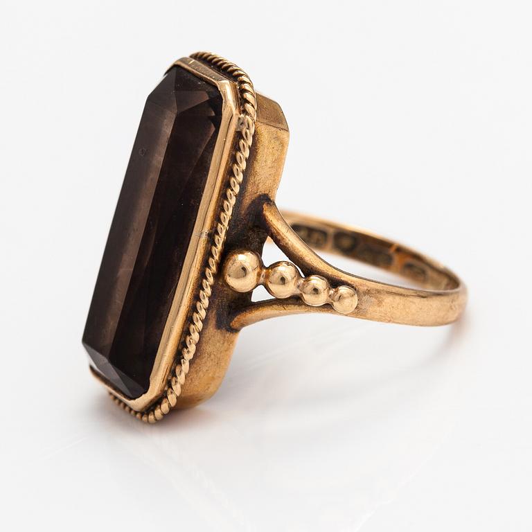 A 14K gold ring with a smoaky quartz. Asser Peltonen, Vantaa.
