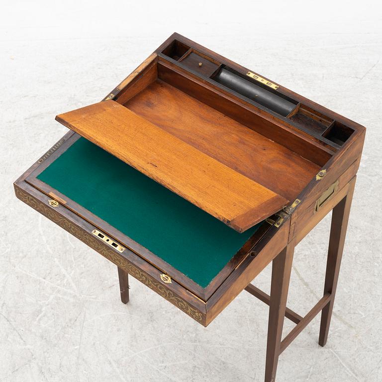 Skrivschatull på benställning, 1800-talets mitt.