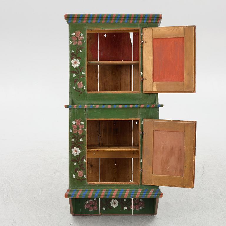 Hängskåp, allmoge, 1800-tal.