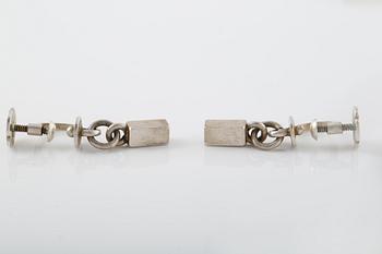 ÖRHÄNGEN, ett par, silver, Wiwen Nilsson, Lund, 1952. Vikt 6,1 gram.