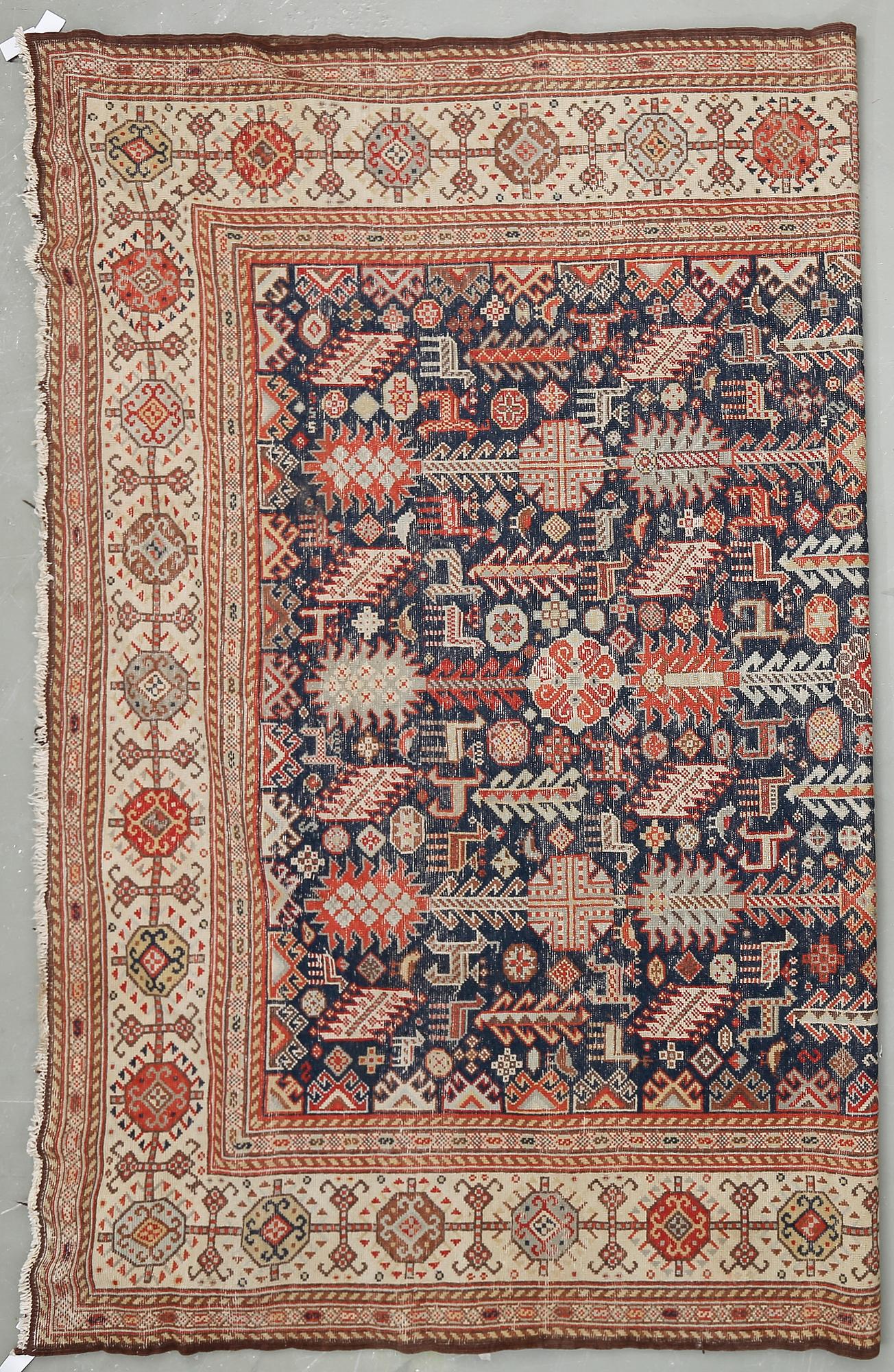 MATTA, semiantik troligen kaukasisk. Ca 380 x 306 cm.