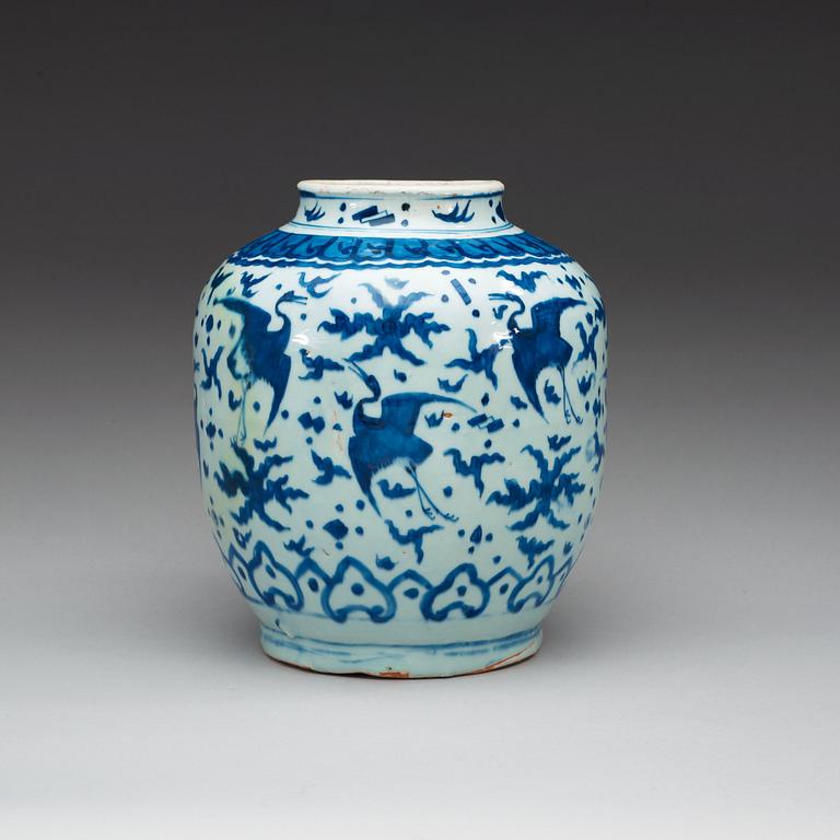 A blue and white jar, Ming dynastin, Wanli (1572-1620).